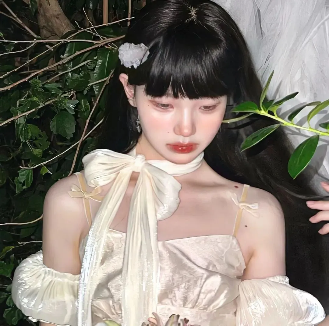 穿条纹睡衣的男孩